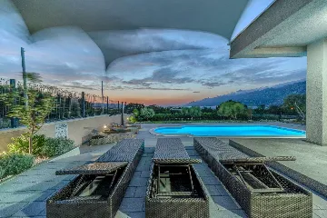 Rovanjska Villa with Heated Pool and Sea Views