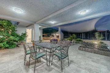 Rovanjska Villa with Heated Pool and Sea Views