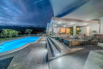 Rovanjska Villa with Heated Pool and Sea Views