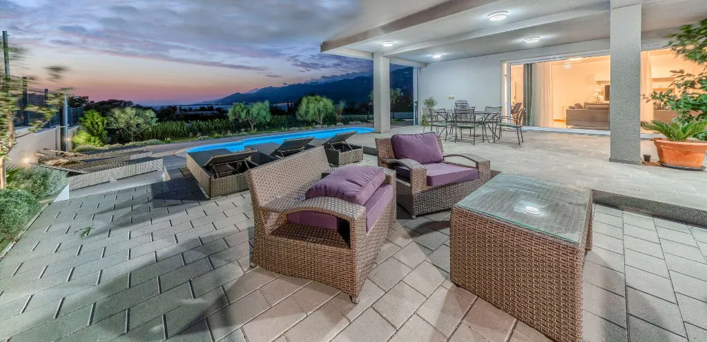 Rovanjska Villa with Heated Pool and Sea Views