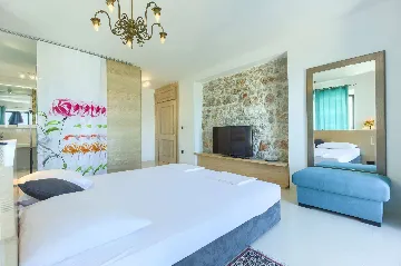 Tkon Villa for 18 Guests with Pool