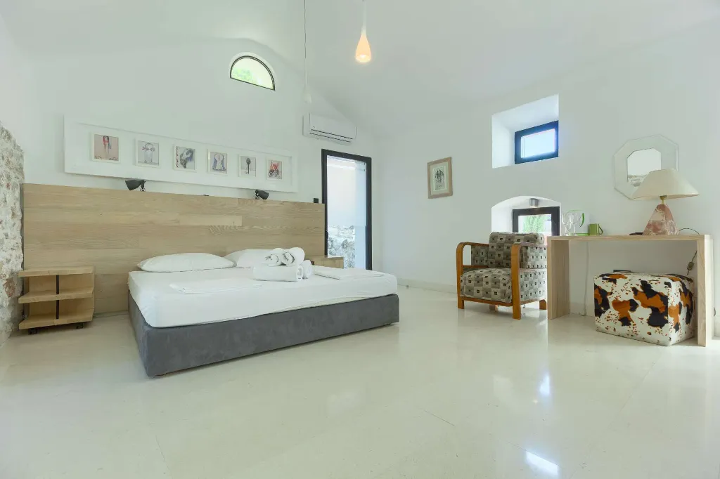 Tkon Villa for 18 Guests with Pool