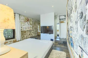 Tkon Villa for 18 Guests with Pool