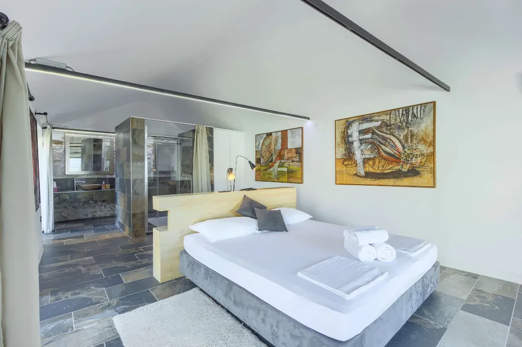 Tkon Villa for 18 Guests with Pool