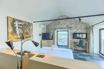 Tkon Villa for 18 Guests with Pool