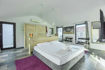 Tkon Villa for 18 Guests with Pool