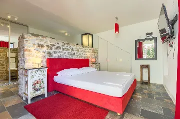 Tkon Villa for 18 Guests with Pool