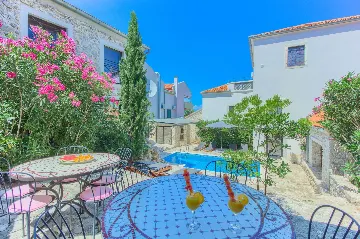 Tkon Villa for 18 Guests with Pool