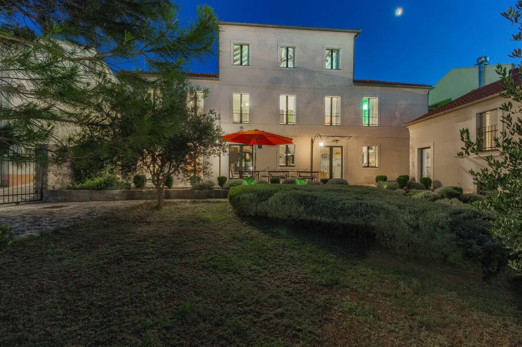 Tkon Villa for 18 Guests with Pool