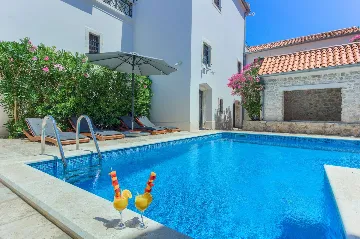 Tkon Villa for 18 Guests with Pool