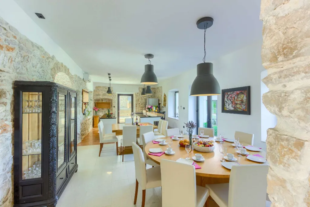 Tkon Villa for 18 Guests with Pool