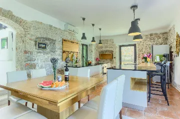 Tkon Villa for 18 Guests with Pool