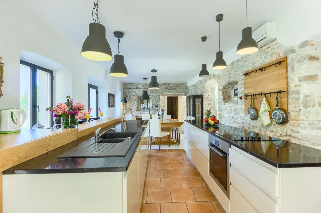 Tkon Villa for 18 Guests with Pool
