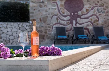 Pool & Sea-View Villa in Gromin Dolac