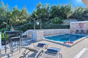 Pool & Sea-View Villa in Gromin Dolac