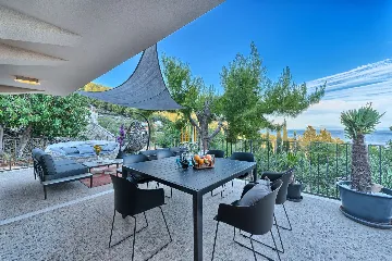 Pool & Sea-View Villa in Gromin Dolac