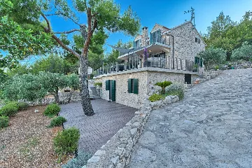 Pool & Sea-View Villa in Gromin Dolac