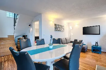 Pool & Sea-View Villa in Gromin Dolac