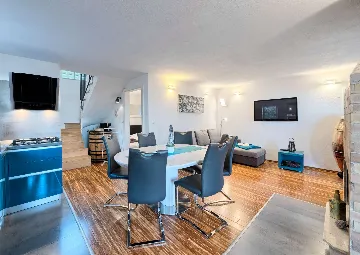 Pool & Sea-View Villa in Gromin Dolac