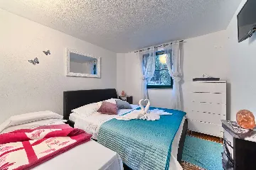 Pool & Sea-View Villa in Gromin Dolac