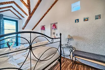 Pool & Sea-View Villa in Gromin Dolac