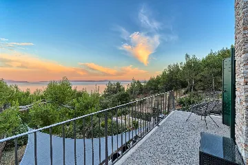 Pool & Sea-View Villa in Gromin Dolac