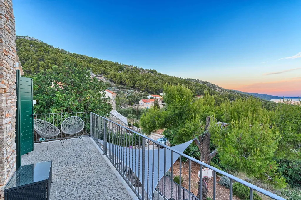 Pool & Sea-View Villa in Gromin Dolac