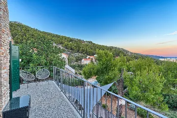 Pool & Sea-View Villa in Gromin Dolac