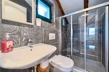 Pool & Sea-View Villa in Gromin Dolac