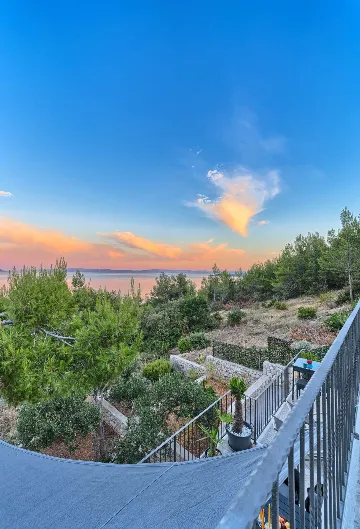 Pool & Sea-View Villa in Gromin Dolac