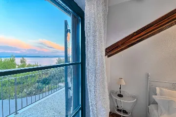 Pool & Sea-View Villa in Gromin Dolac