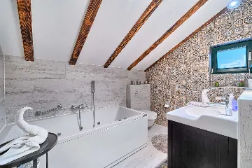 Pool & Sea-View Villa in Gromin Dolac