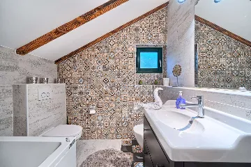 Pool & Sea-View Villa in Gromin Dolac