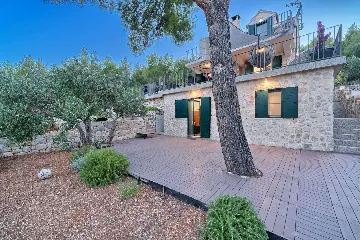 Pool & Sea-View Villa in Gromin Dolac