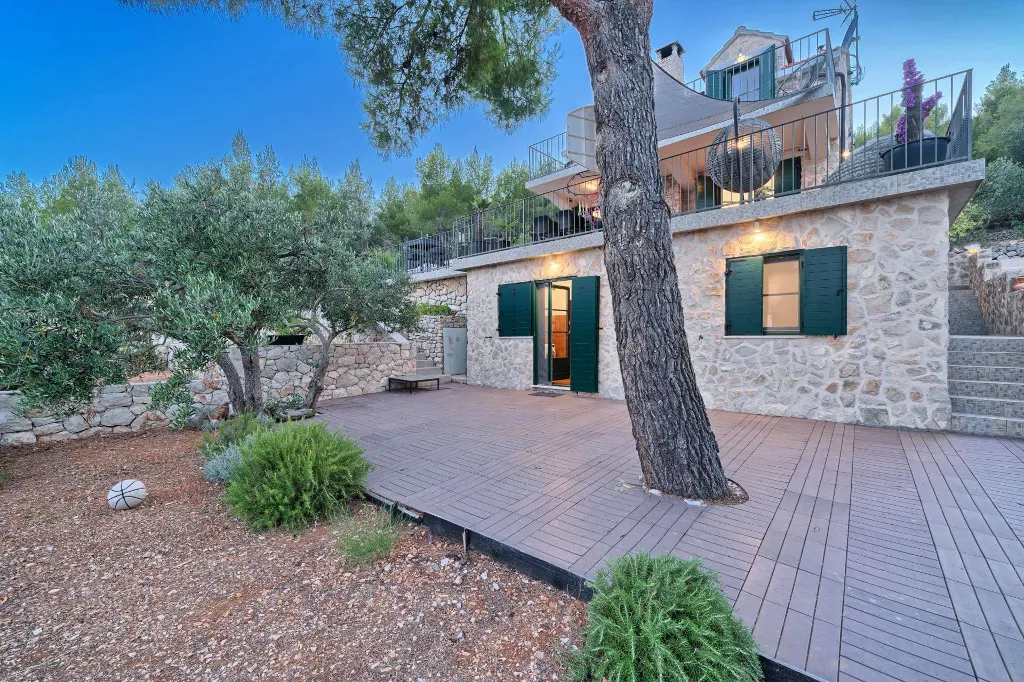 Pool & Sea-View Villa in Gromin Dolac