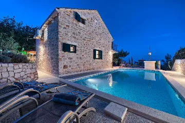 Pool & Sea-View Villa in Gromin Dolac