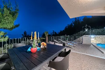 Pool & Sea-View Villa in Gromin Dolac