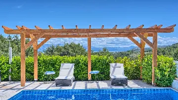 Jelsa Villa for 10 Guests with Heated Pool & Spa