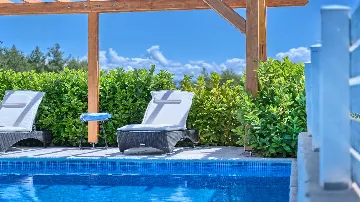 Jelsa Villa for 10 Guests with Heated Pool & Spa