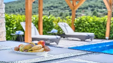 Jelsa Villa for 10 Guests with Heated Pool & Spa