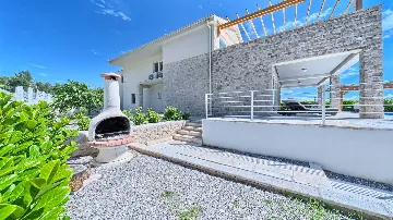 Jelsa Villa for 10 Guests with Heated Pool & Spa