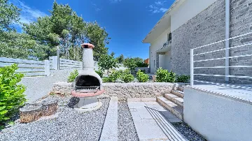 Jelsa Villa for 10 Guests with Heated Pool & Spa