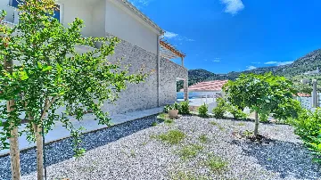 Jelsa Villa for 10 Guests with Heated Pool & Spa
