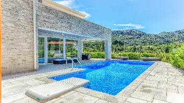 Villa in Jelsa for 10 Guests with Private Pool & Spa