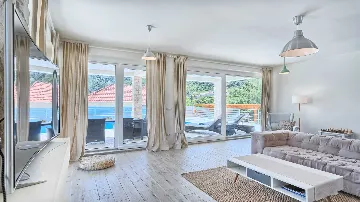 Villa in Jelsa for 10 Guests with Private Pool & Spa