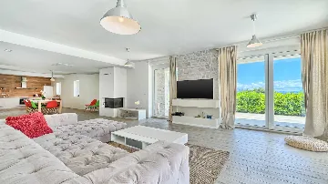 Villa in Jelsa for 10 Guests with Private Pool & Spa