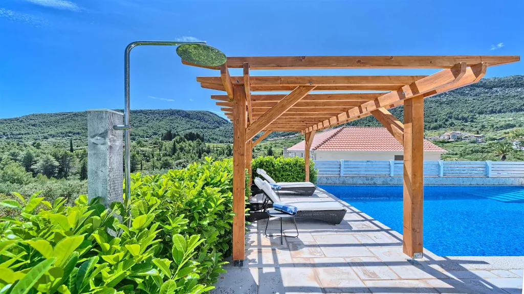 Villa in Jelsa for 10 Guests with Private Pool & Spa