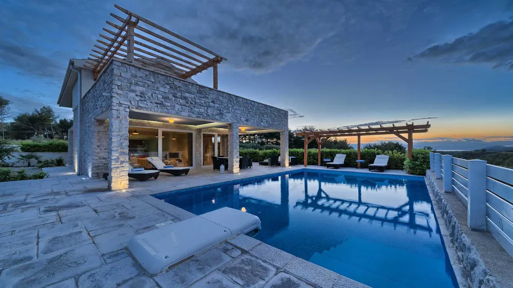 Villa in Jelsa for 10 Guests with Private Pool & Spa