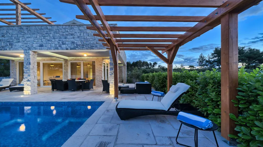 Villa in Jelsa for 10 Guests with Private Pool & Spa