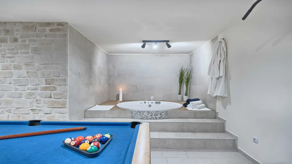 Villa in Jelsa for 10 Guests with Private Pool & Spa
